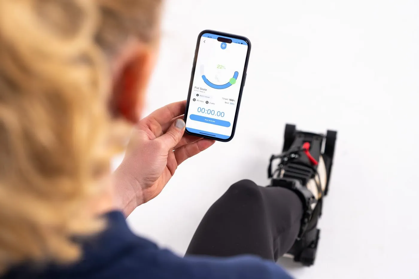 The MAXM Skate in use with its companion app tracking the session